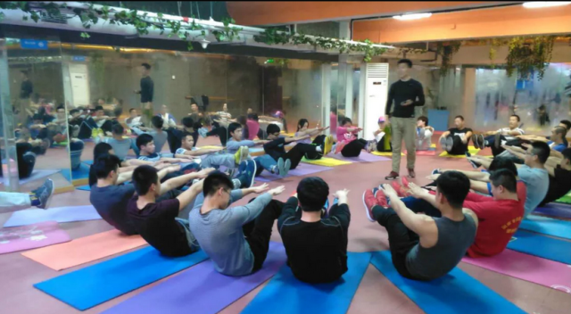 第一批老年私教已偷偷暴富(图1)